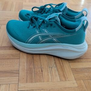 ASICS Women's Gel-Nimbus 27 Size 8B